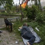 Rusya, Ukrayna’nın doğu sınırındaki Vovchansk şehrini bombalıyor