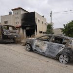 Batı Şeria’da Filistinli köylülerin evleri ve araçları ateşe verildi