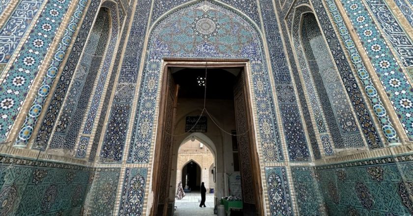 İran’daki Cuma Camii farklı dönemlerin mimari özelliklerini yansıtıyor