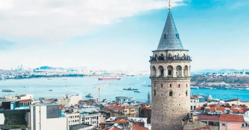İstanbul’da başıboş bir genç, Galata Kulesi