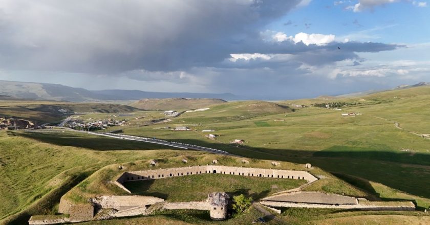 Erzurum’un asırlık kalelerinden “Sivişli” ihtişamını koruyor