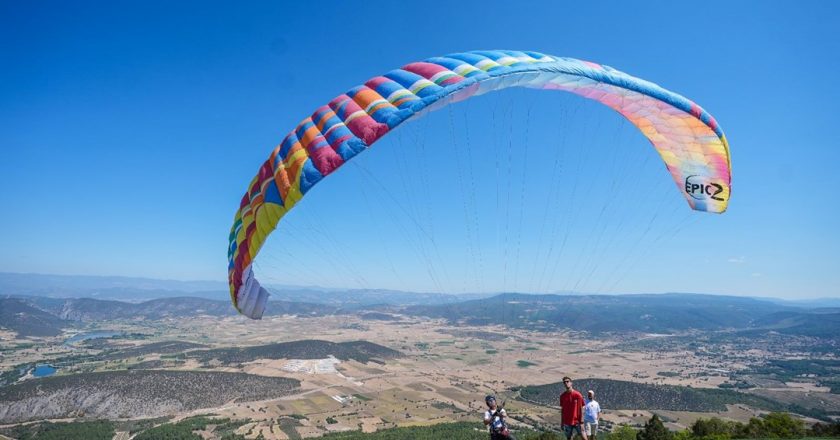 Bilecik Meryem Dağı’nda yamaç paraşütü etkinliği başladı