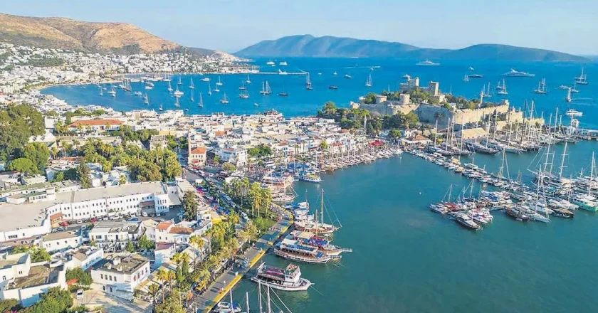 Bodrum’da gündüz deniz, gece kültür sanat