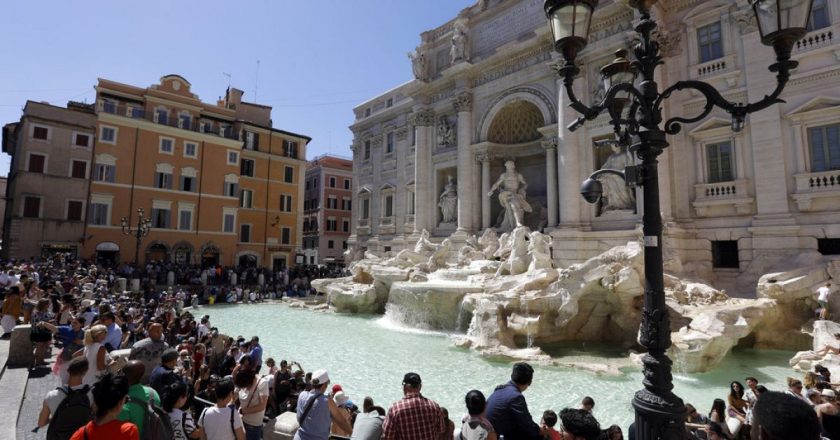 Roma’daki Trevi Çeşmesi’ne bilet sistemi gündemde: ‘Amaç saygısızlığı önlemek’