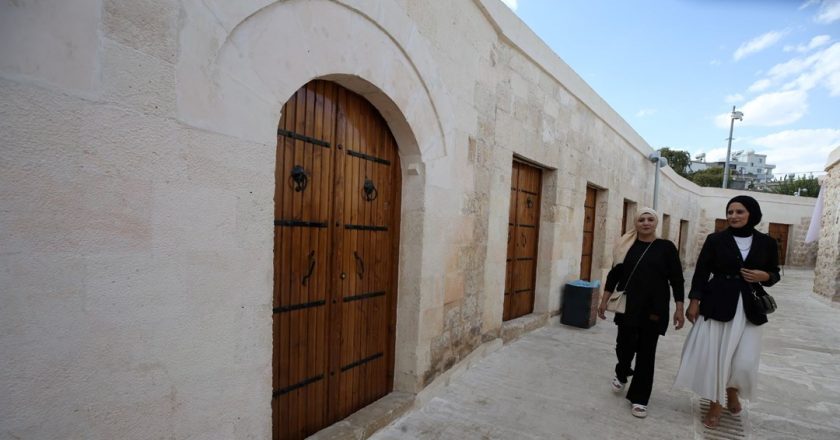 Mardin’de restore edilen 400 yıllık Süryani çarşısı açıldı