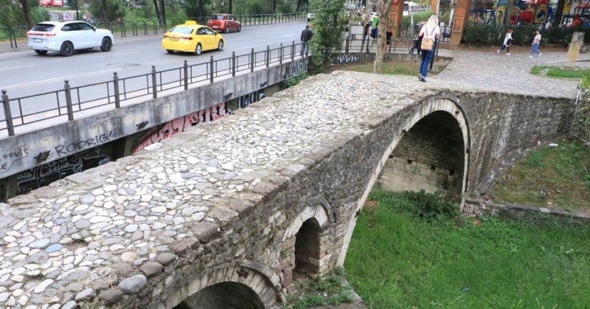 Tabakhane Köprüsü tüm işlevselliğini koruyor