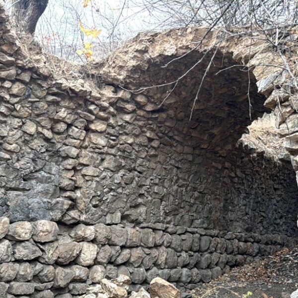 Nemrut Dağı’nın eteklerinde yaklaşık 750 yıllık han ve köprü bulundu