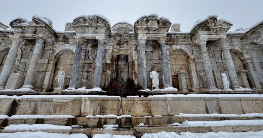 Beyaz bir örtüyle kaplanan Sagalassos Antik Kenti