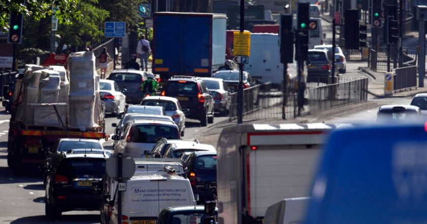 Londra’da sürücüler yoğun trafik nedeniyle yılda 101 saat kaybediyor: araştırma