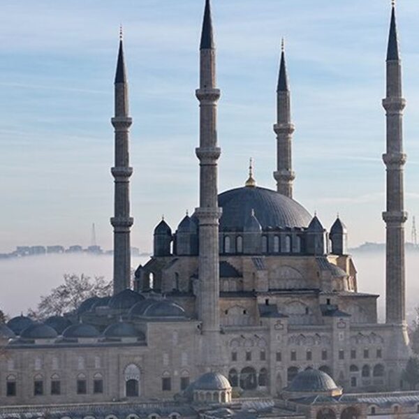 Ziyaretçiler Mimar Sinan’ın başyapıtı Selimiye Camii’ne akın ediyor