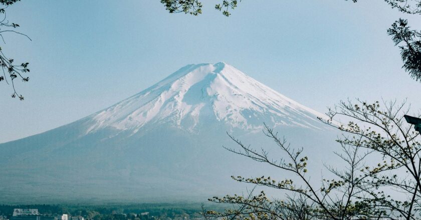 Japonya çevreyi korumak amacıyla Fuji Dağı’na tırmanma ücretini iki katına çıkardı
