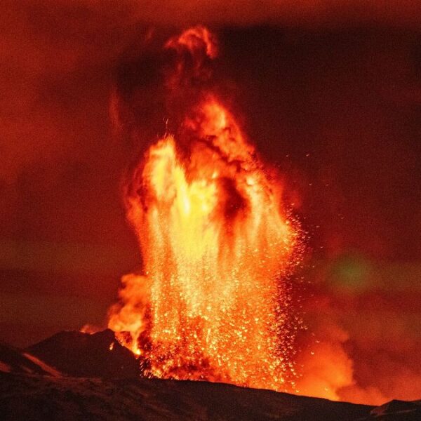 Uyarılara uymadılar, Etna’nın patlamasıyla karşılaştılar