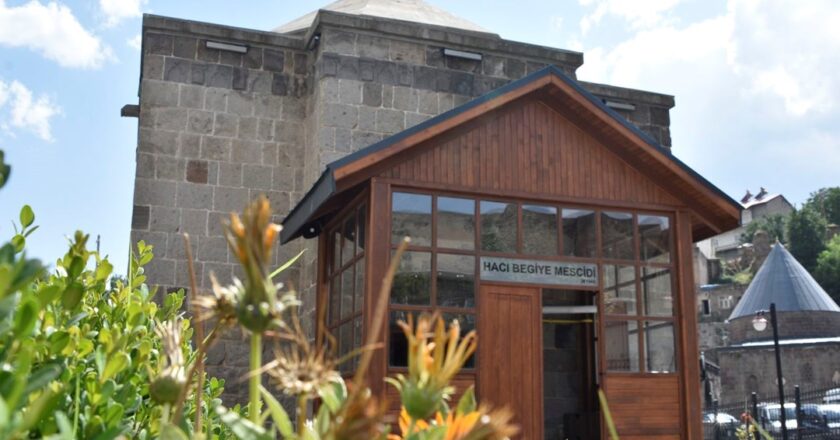 Bitlis’teki Hazo Hanı ve Hacı Begiye Camisi yeniden açıldı
